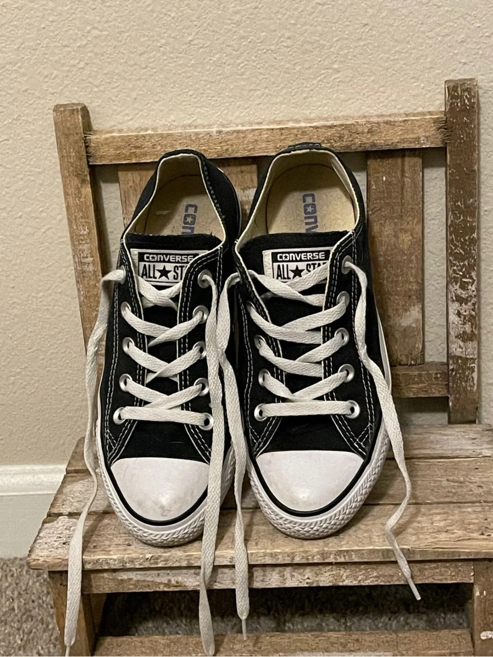 Converse All Star Classic Low Top Sneakers Women’s Size 6 - Picture 2 of 12